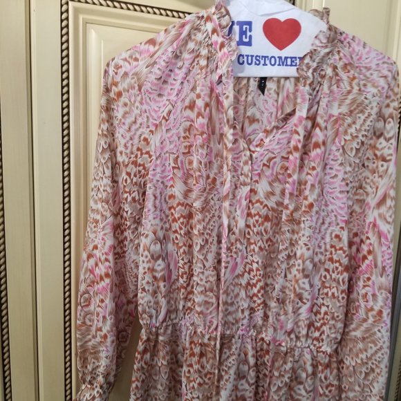 bellatrix long sleeve feather like detail top size M (210) - Picture 3 of 7